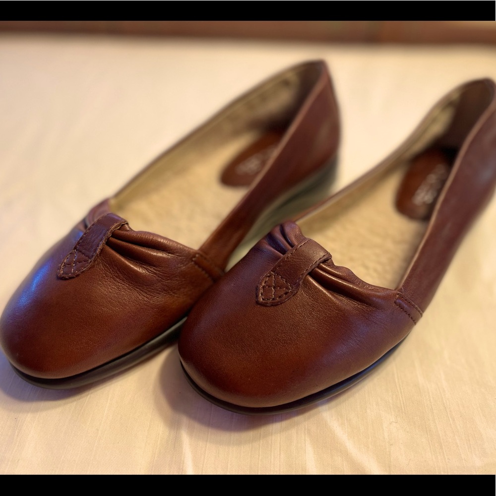 Aerosoles Special Edition fleece lined comfort flats. Brown leather size 5.5